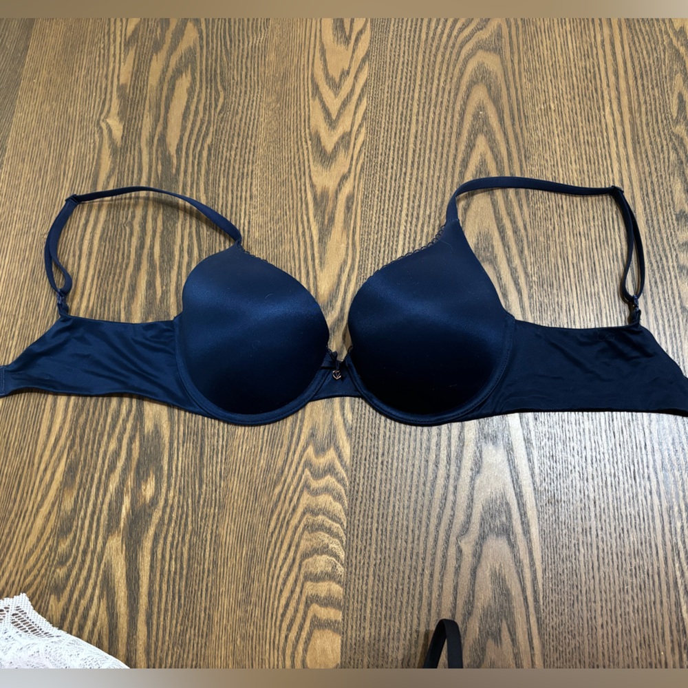 Victoria’s Secret Perfect Shape Bra 32D